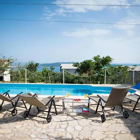 Naranca Hill House - Meerblick Unterm Berg *
